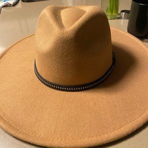 Women's tan Lulu's hat
